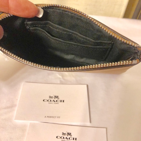🆕Coach wristlet! Ultra Soft leather-Brand new🆕 - Picture 6 of 8